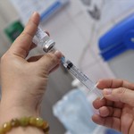 Bắt đối tượng mạo danh nhân viên y tế tiêm Vacxin giả