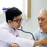 Để người cao tuổi không bị viêm phổi đột quỵ và sốc nhiệt