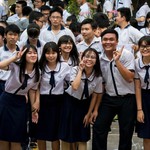 Gánh nặng đồng phục học sinh: Có nhất thiết “mỗi năm một kiểu”?