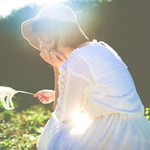 Phụ nữ tinh tế luôn để 4 đồ vật này trong túi xách