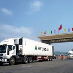 Xuất khẩu hơn 900 tấn hàng thủy sản và hoa quả qua lối mở thuộc Cửa khẩu quốc tế Móng Cái tỉnh Quảng Ninh trong ngày đầu thông quan trở lại sau kỳ nghỉ tết