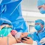  Em bé thứ 2 được thông tim bào thai chào đời khỏe mạnh