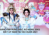 Chuyện Showbiz: Đàm Vĩnh Hưng mặc áo nặng 20kg đầy uy nghi tại Táo Xuân 2021