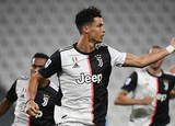 Ronaldo phá kỷ lục giúp Juve THỐNG TRỊ Serie A, Man City dâng cúp cho Liver?