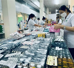 Thủ tướng Chính phủ yêu cầu tiếp tục thực hiện các giải pháp bảo đảm thuốc, trang thiết bị y tế